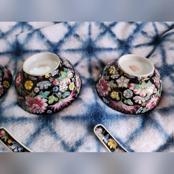 Jingdezhen 9 Peices Millefleur Famille Noire 4 Bowls, 4 Spoons & 1 Serving Spoon - Picture 6 of 12
